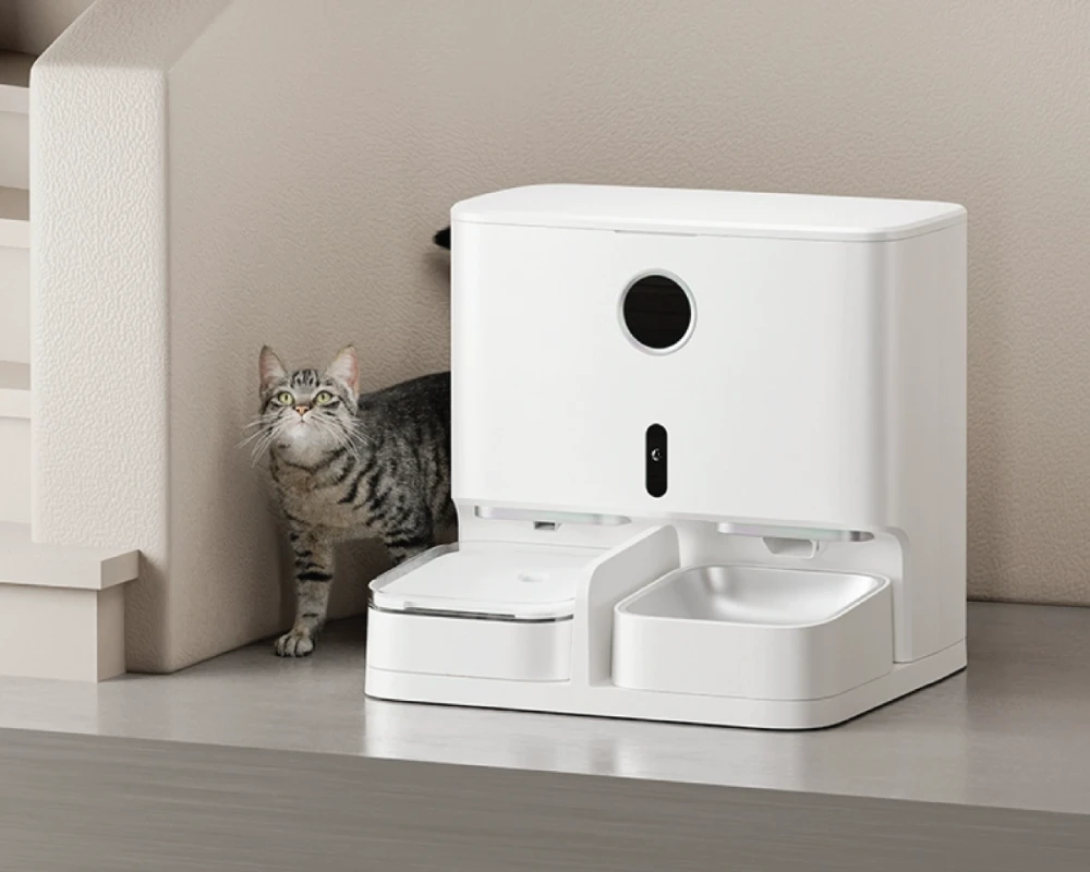 automatic pet feeding station